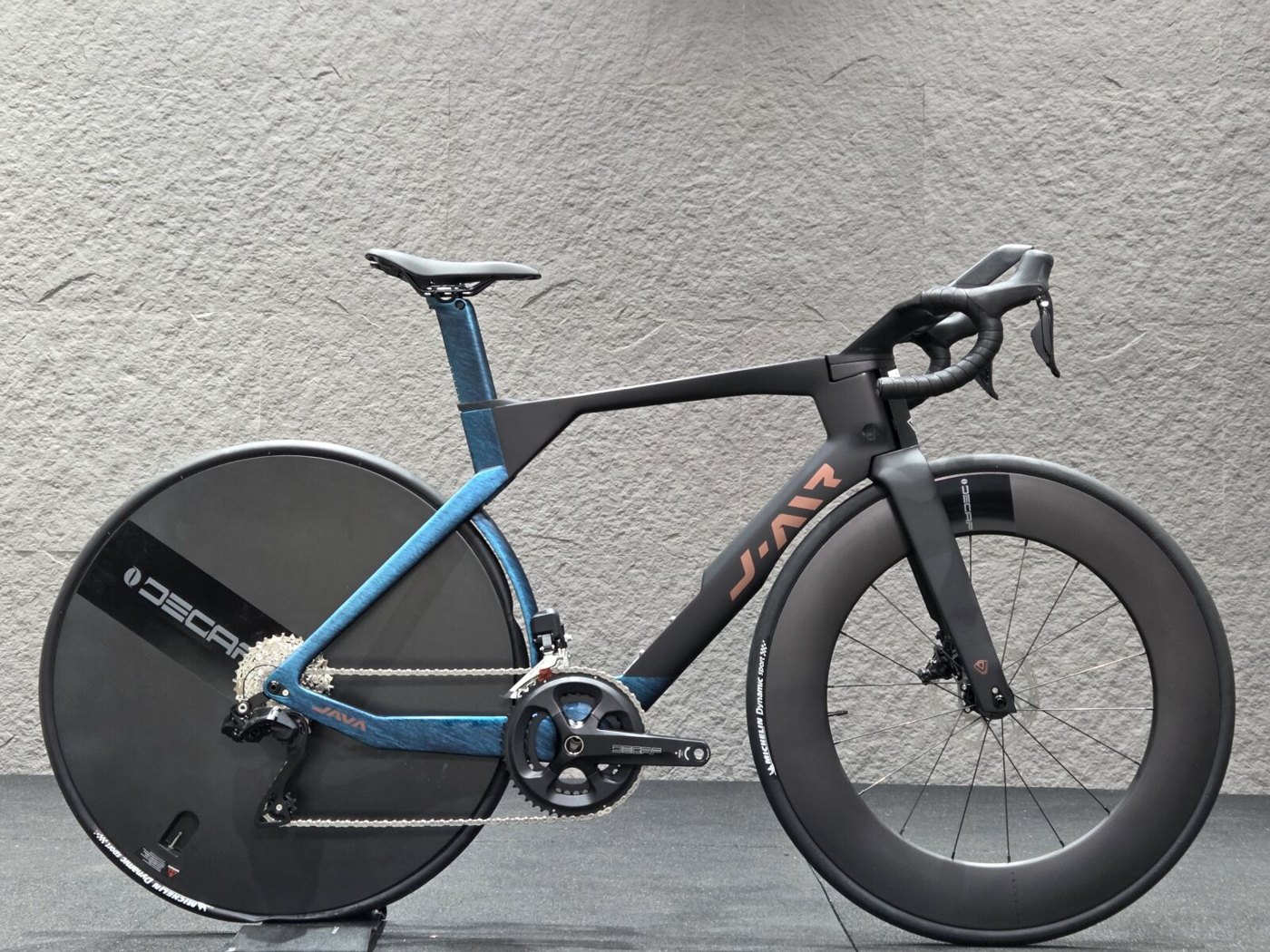 JAVA J-Air Vittoria time trial bike at The Bike Garage