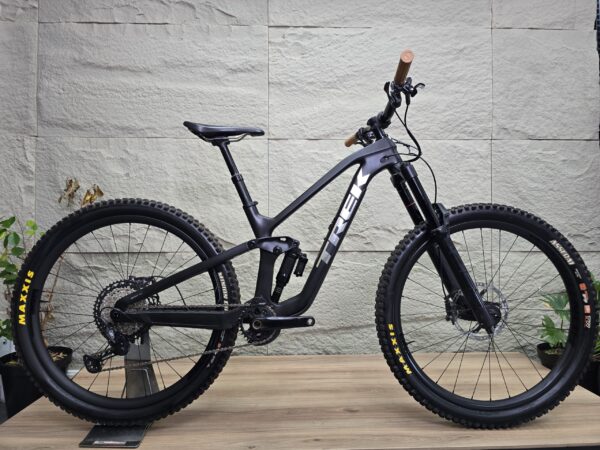 TREK SLASH 9.8 (S) 2023 BG1524
